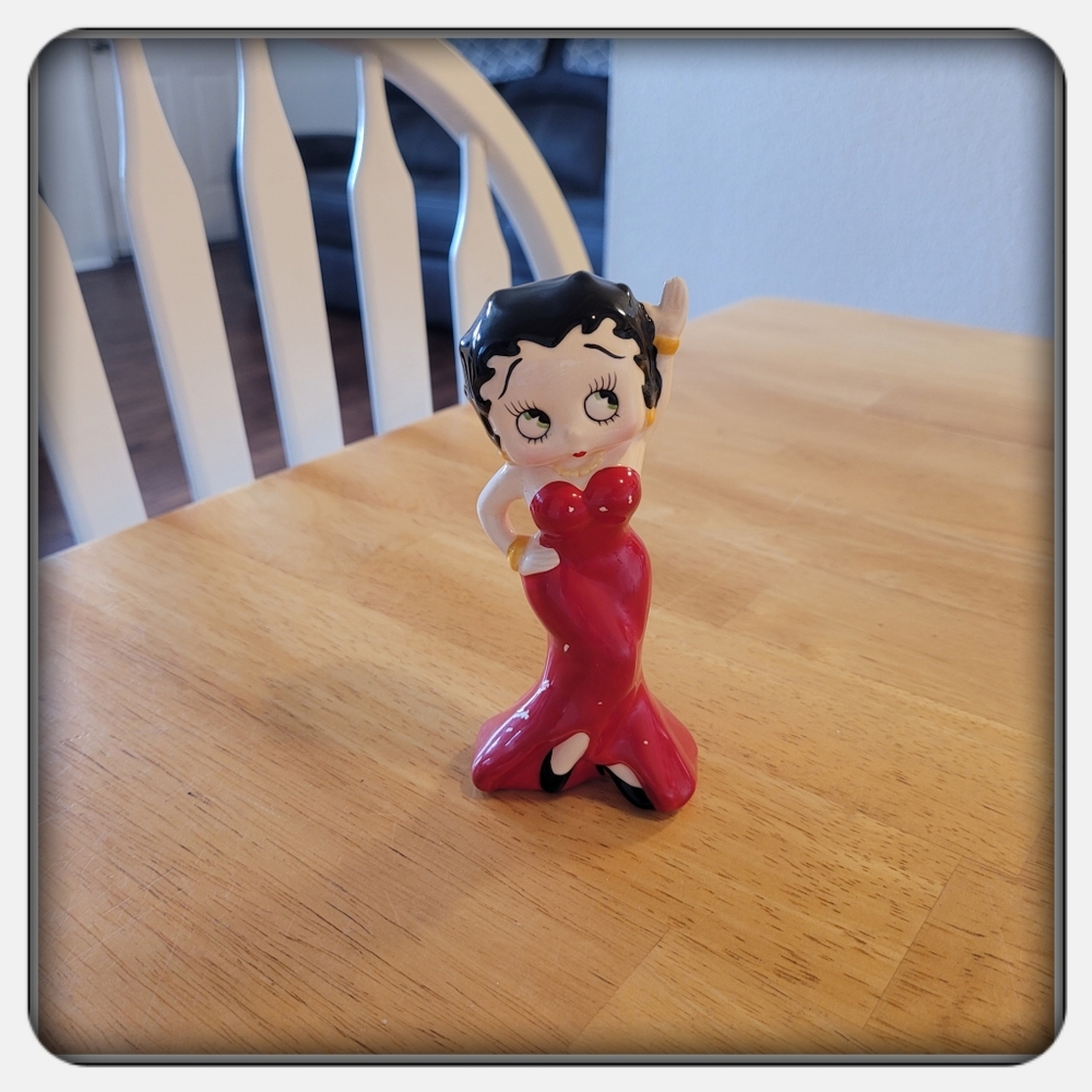 Vintage 1995 Vandor Betty Boop Figurine In A Red Dress